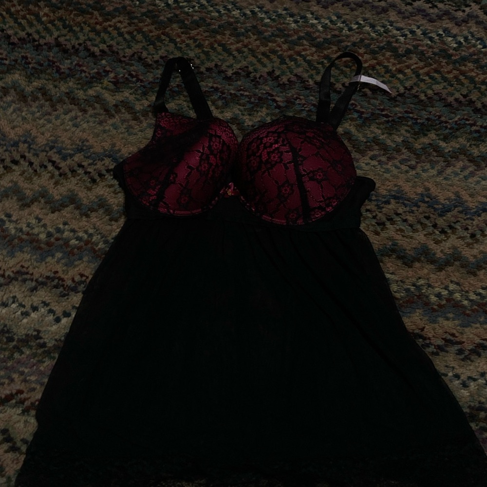 Daisy Fuentes pink and Black Lace Chemise
